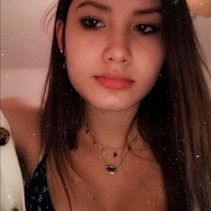 Meet your Posher, Mia